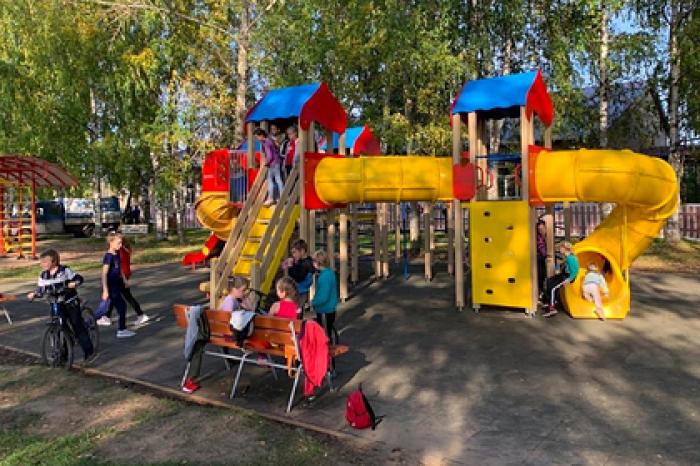 Инвестор экотехнопарка открыл в Ленском районе детские и спортивные площадки