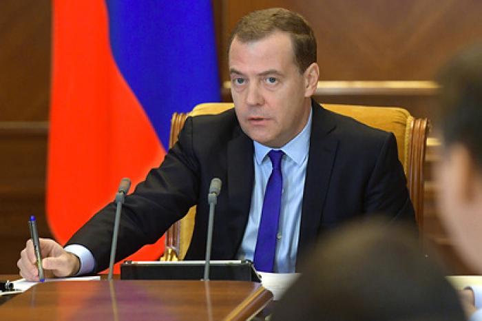 Медведев поручил обосновать штрафы за небольшое превышение скорости