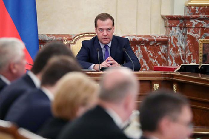 Медведев поручил оповещать власти России о химических и биологических ЧП