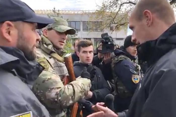 Националисты подрались с украинской полицией в Донбассе