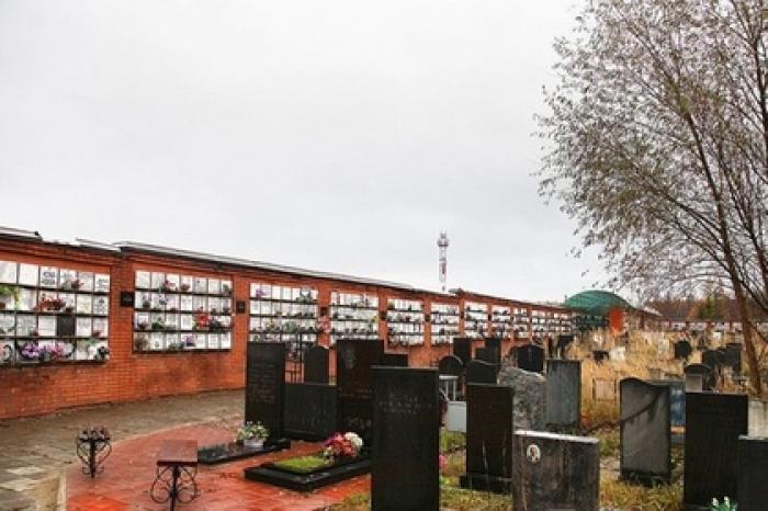 Нетрезвая толпа попыталась прорваться на Хованское кладбище