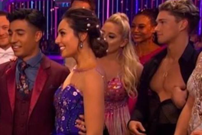 Обнаженный сосок во время эфира телешоу вызвал вопросы у зрителей