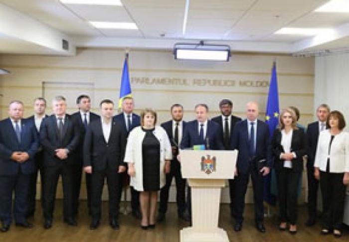 PARTIDUL DEMOCRAT A ÎNAINTAT ÎN PARLAMENT O MOŢIUNE DE CENZURĂ ÎMPOTRIVA GUVERNULUI CONDUS DE MAIA SANDU