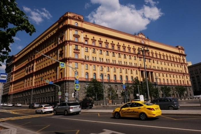 Полковник ФСБ-миллиардер получал взятки рядом с работой