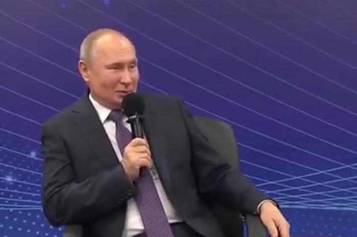 Путин рассказал анекдот про бабушку