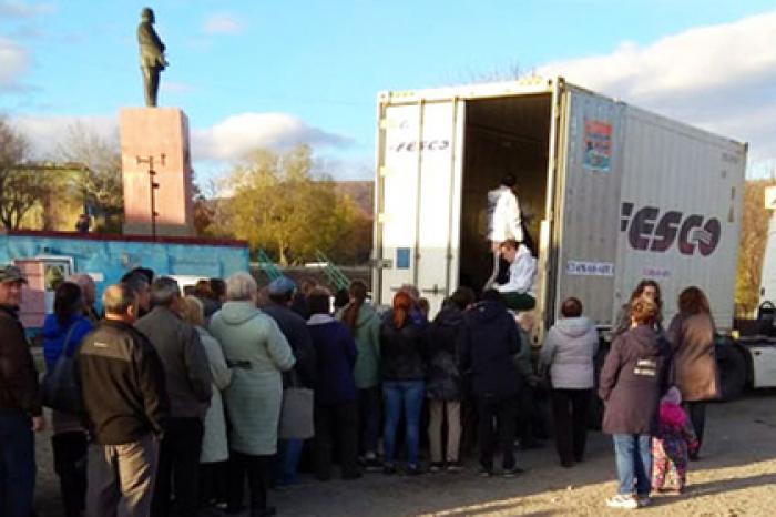 Россияне устроили давку из-за бесплатной рыбы