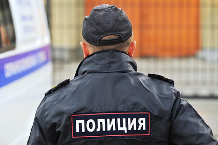 Российские полицейские спасли из пожара троих детей