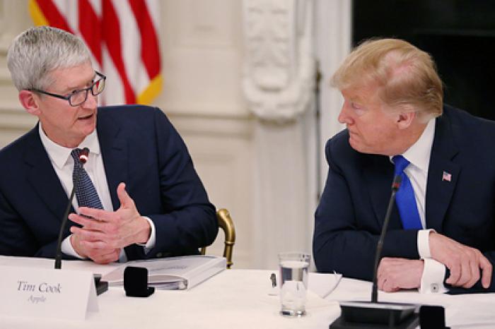 Трамп пожаловался Тиму Куку на iPhone