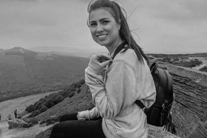 Туристка сорвалась со скалы и погибла на глазах возлюбленного