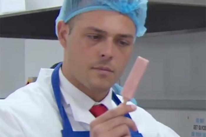 Участники шоу сделали пенисы на палочке вместо мороженого и рассмешили зрителей