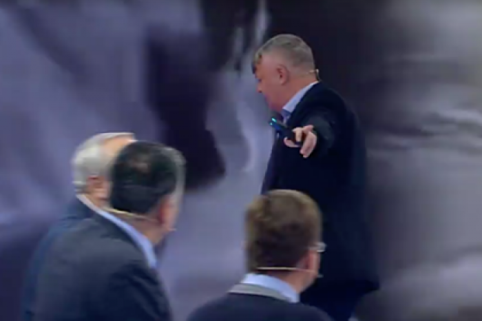 Украинский эксперт не выдержал оскорблений и сам покинул студию «России 1»