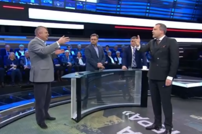 Украинский политолог обвинил Евгения Попова в хамстве и прослыл бандеровцем