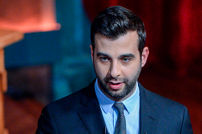 Ургант высмеял лозунг «Кто пойдет на Крида — тот петух»