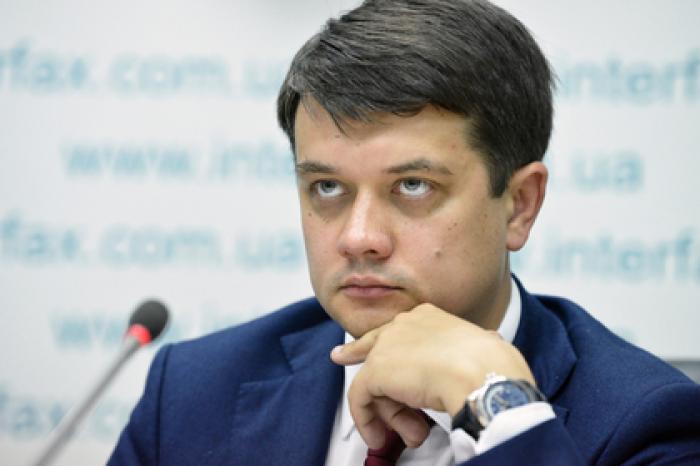 В Киеве собрались сменить главу партии Зеленского