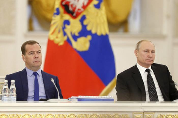 В Кремле объяснили повышение зарплат Путину и Медведеву