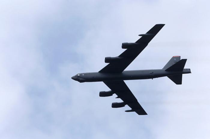 Американский бомбардировщик заметили у российской авиабазы в Сирии