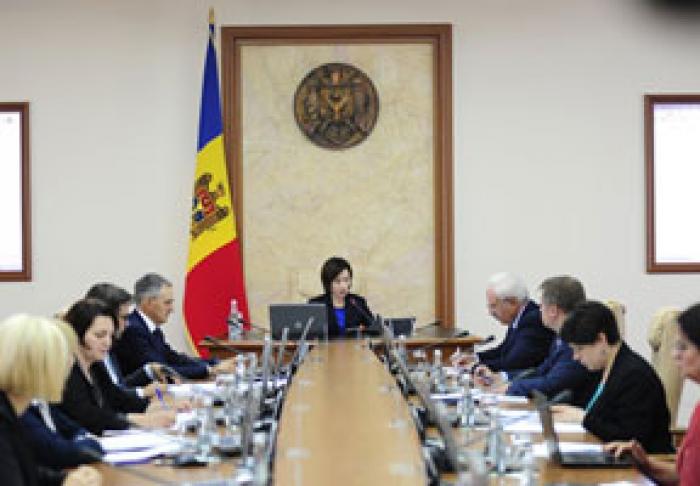 GUVERNUL A APROBAT UN ŞIR DE INIŢIATIVE SOCIALE
