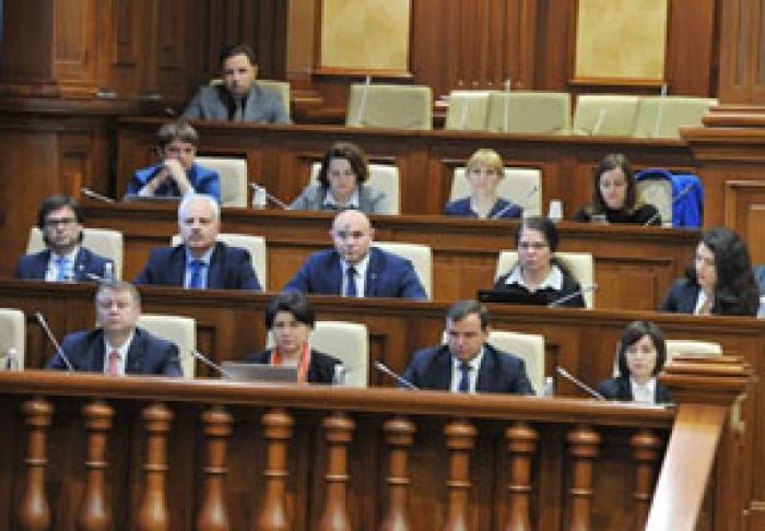 GUVERNUL MAIEI SANDU A FOST DEMIS