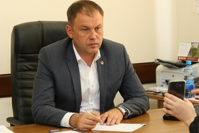 Мэр Кемерова объяснил покупку елки втрое дороже кремлевской