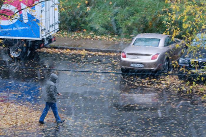 Москвичей предупредили о мокром снеге и гололедице