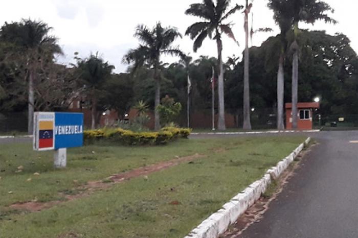 Неизвестные попытались захватить посольство Венесуэлы в Бразилии