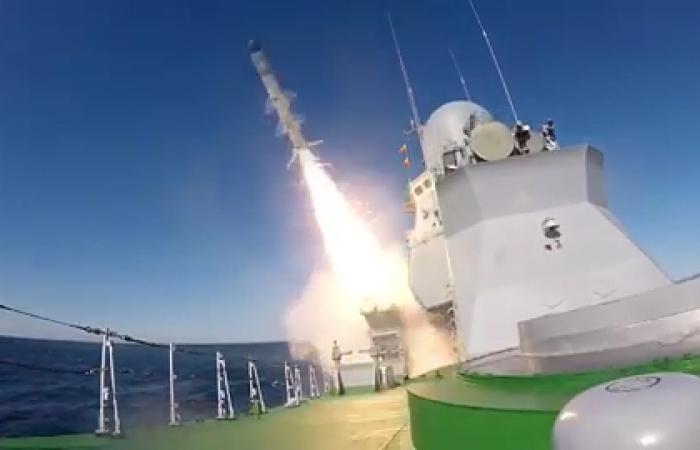Опубликовано видео совместных учений ВМФ и ВКС России