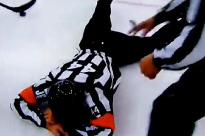 Овечкин в кровь разбил лицо судье в матче НХЛ