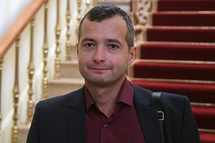 Пилот севшего в кукурузном поле самолета стал скрываться от пассажиров