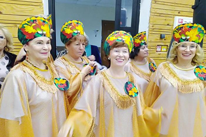 Пожилые россияне станцевали на балу