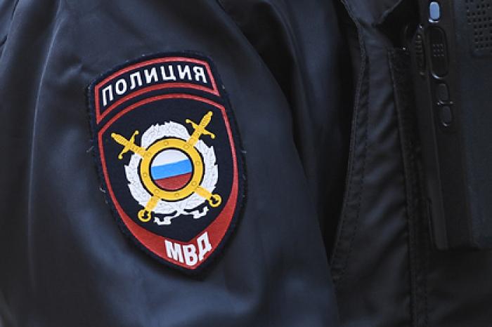 Пьяная россиянка угрожала врачу ножницами, украла телефон и вылезла в окно
