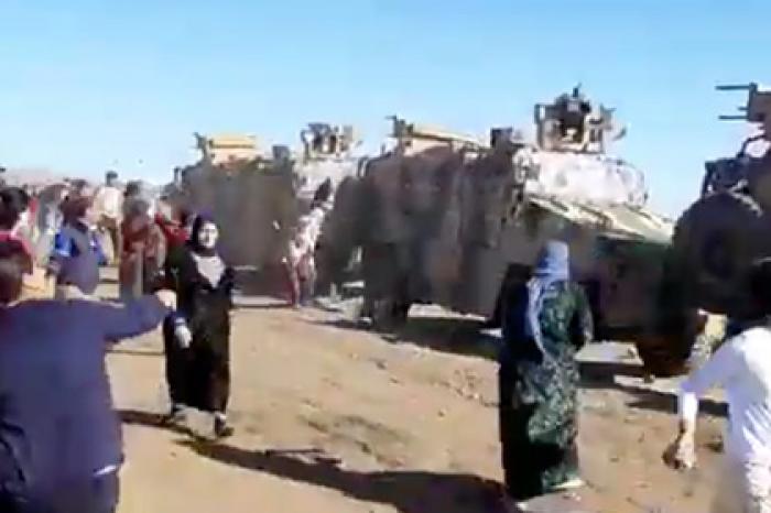 Российско-турецкий патруль забросали камнями в Сирии