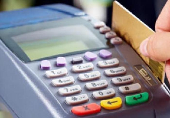 SUMA OPERAŢIUNILOR CU UTILIZAREA CARDURILOR BANCARE ÎN MOLDOVA A CRESCUT ÎN TRIMESTRUL TREI CU APROAPE 700 MIL. LEI