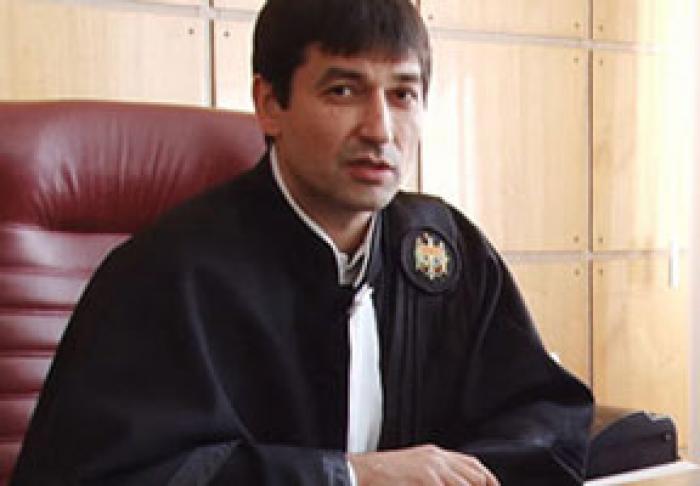 UN JUDECĂTOR AL CSJ A FOST REŢINUT ÎNTR-UN DOSAR DE SPĂLARE DE BANI ÎN PROPORŢII DEOSEBIT DE MARI