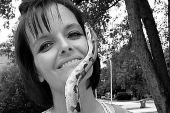 В доме с десятками смертоносных змей нашли труп женщины