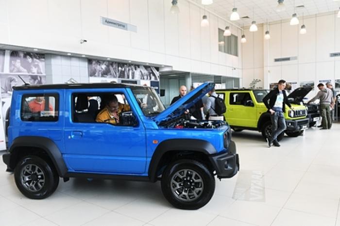 Возможность резкого подорожания автомобилей в России опровергли