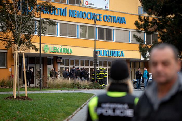 Число погибших во время стрельбы в больнице Чехии увеличилось до шести