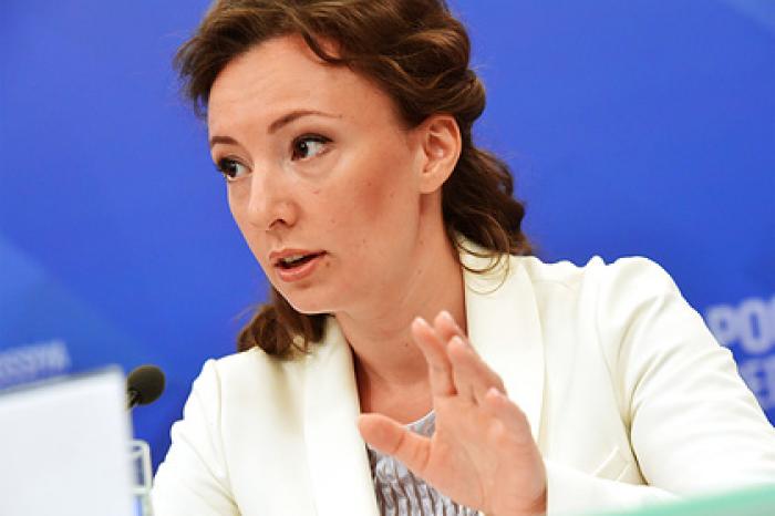 Детский омбудсмен раскрыла судьбу мальчика с вросшей в колени гречкой