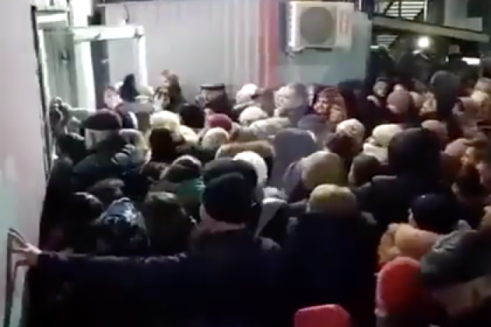 Двое россиян пострадали в давке за предновогодними скидками