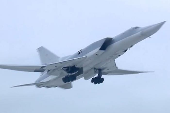 Экипаж аварийно севшего в поле Ту-22М3 наградят