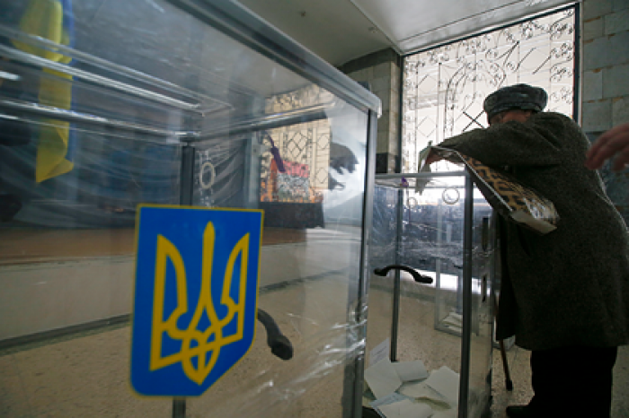 Киев назвал срок проведения выборов в Донбассе