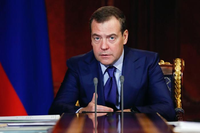Медведев поручил решить проблему с жильем для детей-сирот