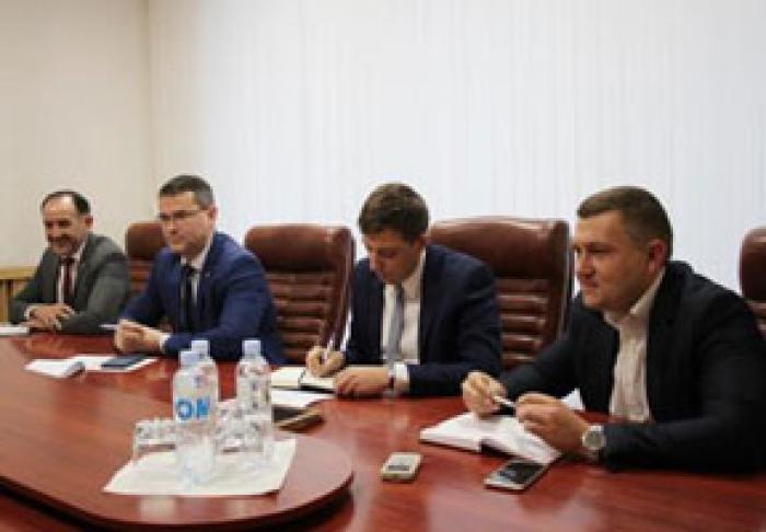 МИНЭКОНОМИКИ НАМЕРЕН ЛИКВИДИРОВАТЬ МОНОПОЛИЮ НА ЖЕЛЕЗНОЙ ДОРОГЕ
