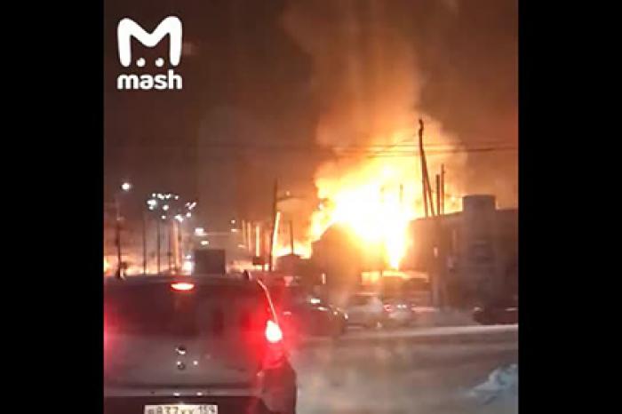 Мощный взрыв на заправке в российском городе попал на видео