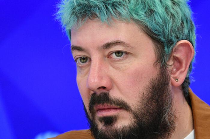 Онлайн-кинотеатр «Газпром-медиа» удалил шоу с Артемием Лебедевым