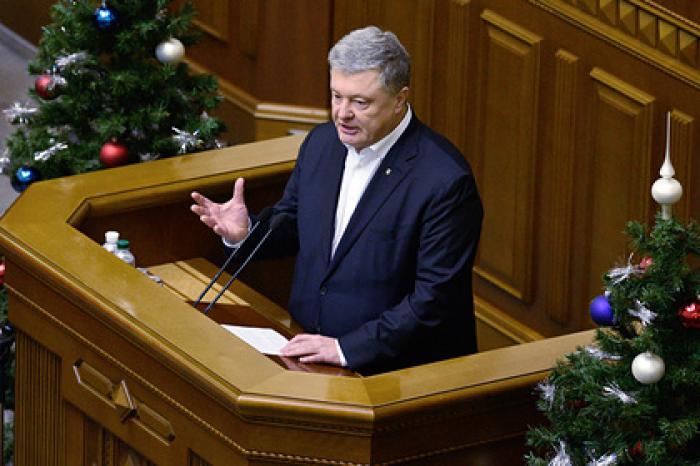 Порошенко отреагировал на обвинение в госизмене фразой Зеленского про лоха