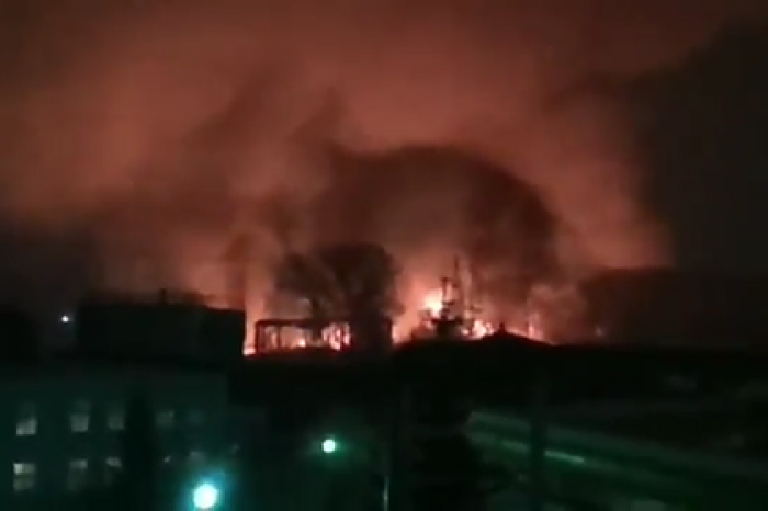 Появилось видео пожара на российском нефтехимическом заводе