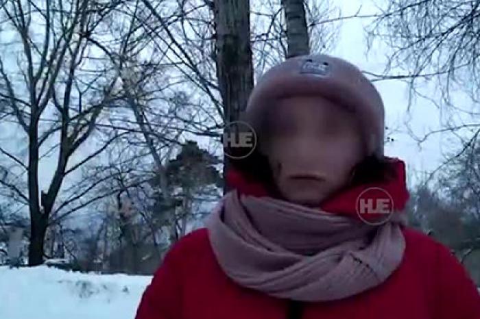 Появилось видео с места нападения школьника с молотком на учительницу