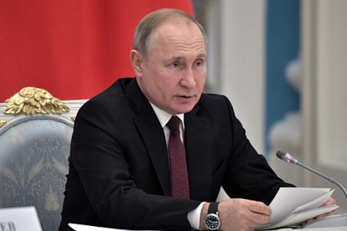 Путин подписал закон об информировании россиян о положенных им льготах