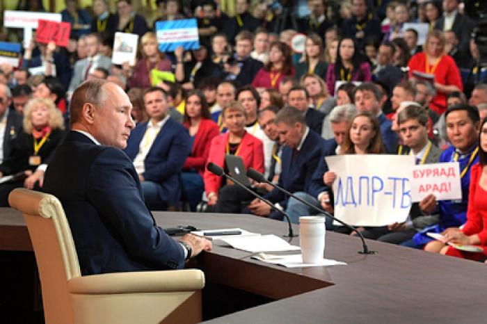 Путин рассказал о двух путях решения демографической проблемы России