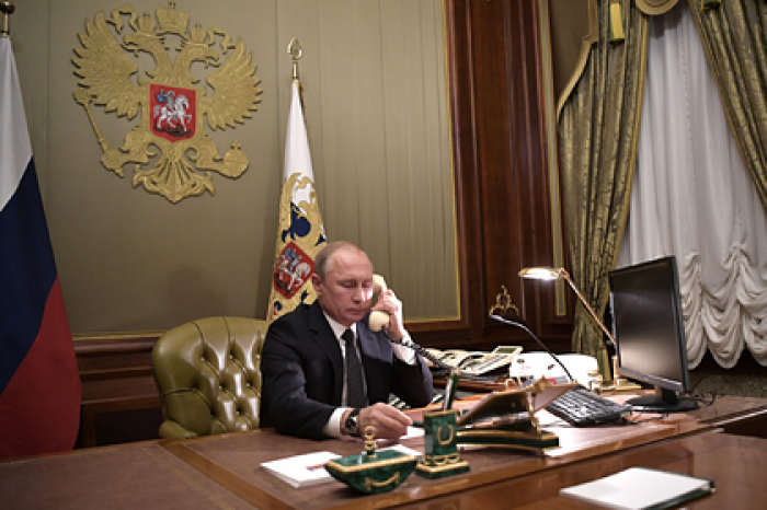Путин впервые за шесть лет поздравил президента Украины с Новым годом